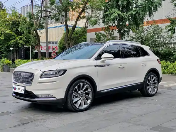 Lincoln Nautilus 2021