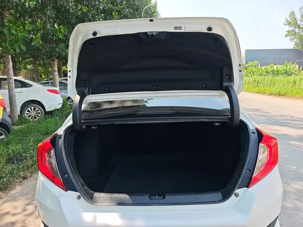 Honda Civic 2018 — фото 19