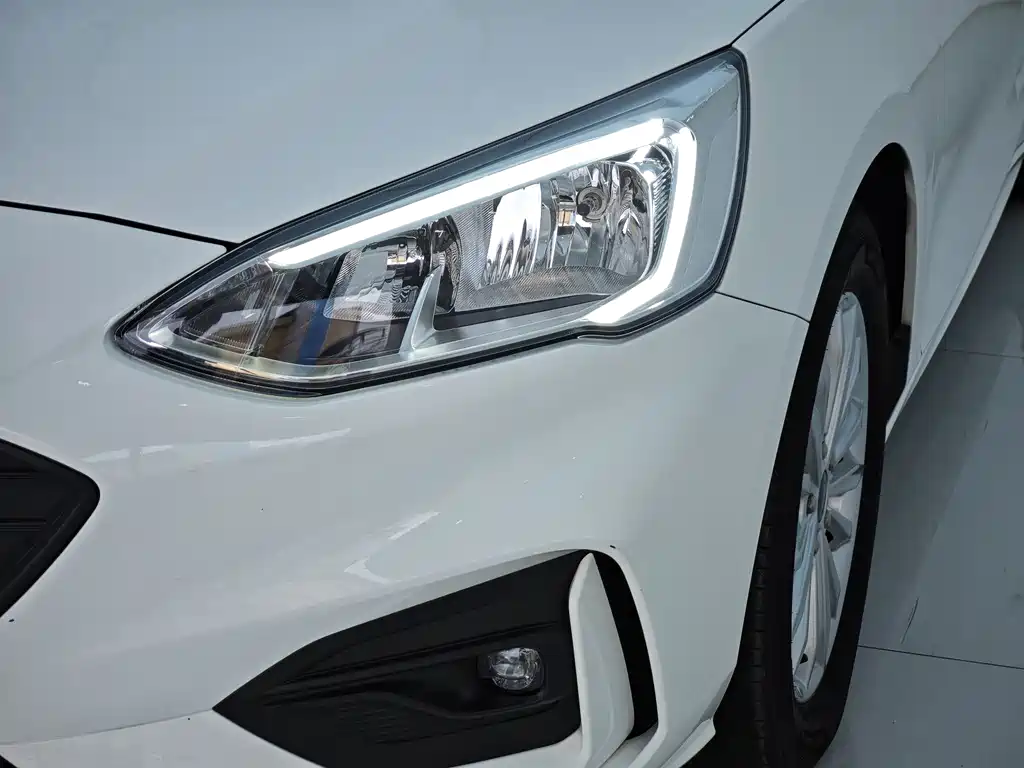 Ford Focus 2020 — фото 12