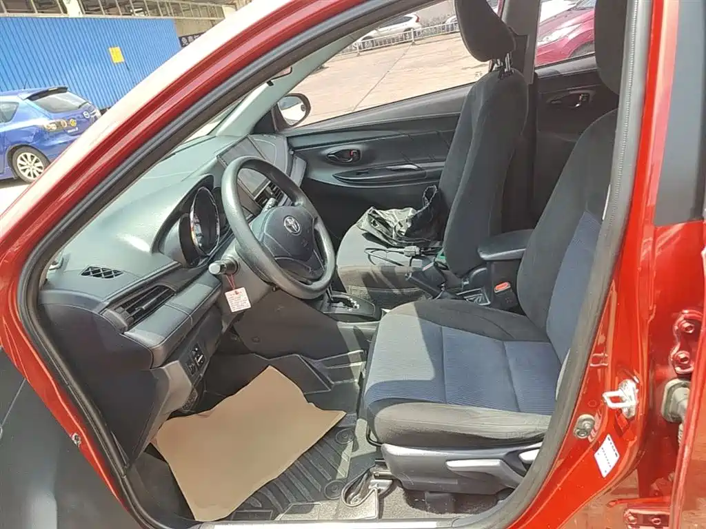 Toyota Yaris L 2017 — фото 15