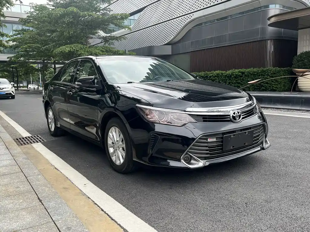 Toyota Camry 2015 — фото 3
