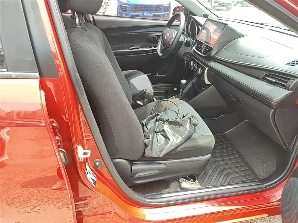 Toyota Yaris L 2017 — фото 25