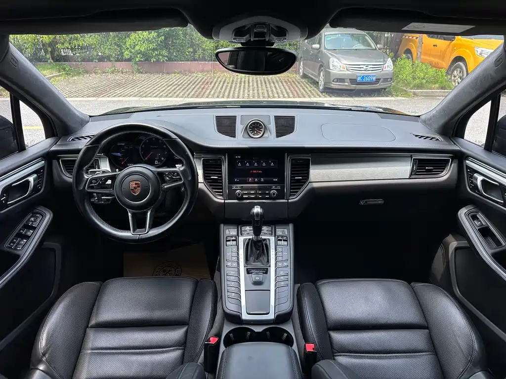 Porsche Macan 2018 — фото 11