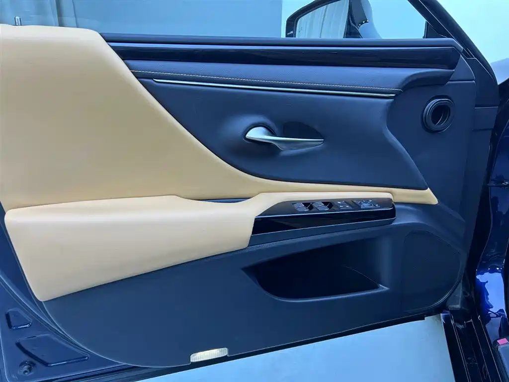 Lexus ES 2021 — фото 18
