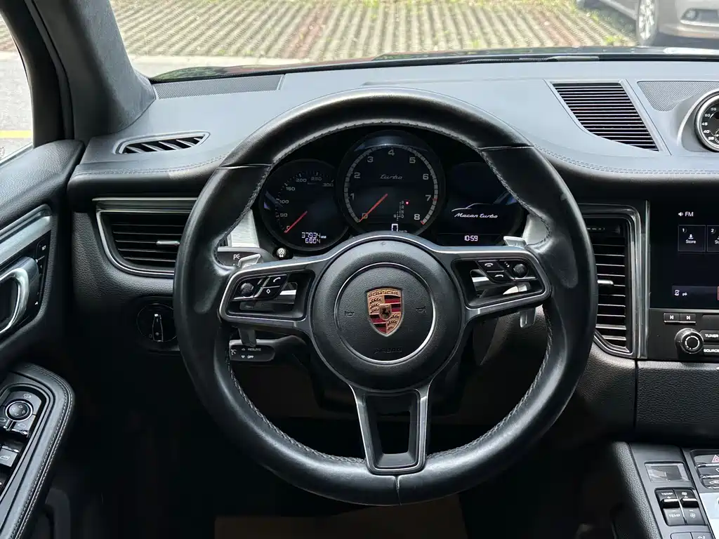Porsche Macan 2018 — фото 13