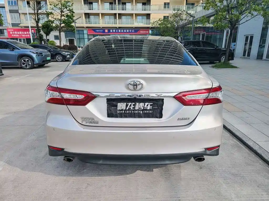 Toyota Camry 2019 — фото 9