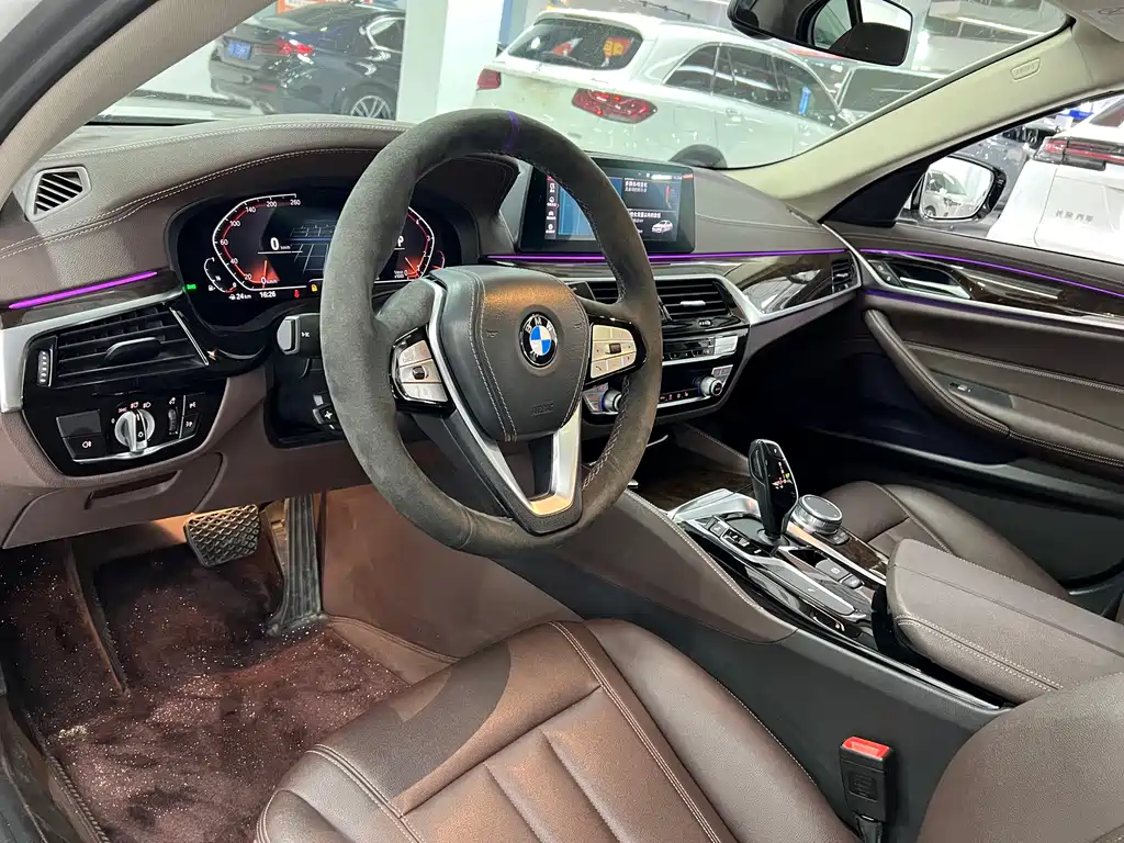BMW 5 Series 2020 — фото 12