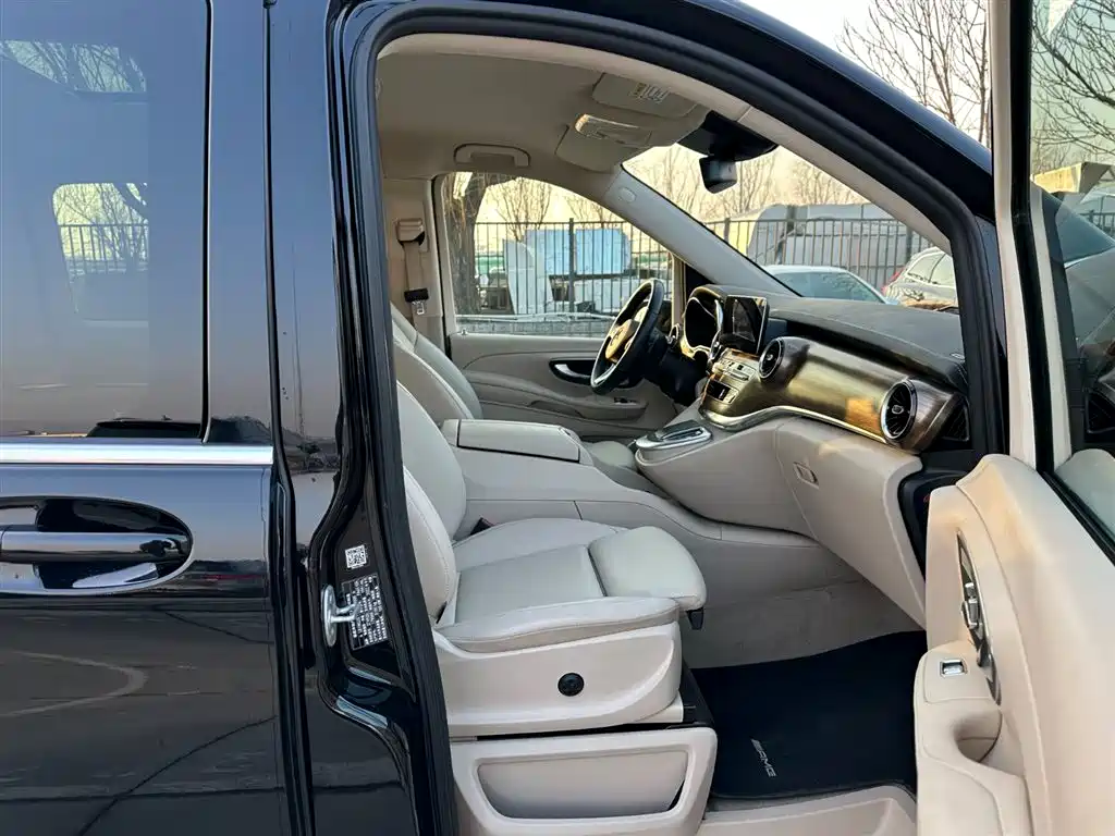 Mercedes-Benz V-Class 2023 — фото 16