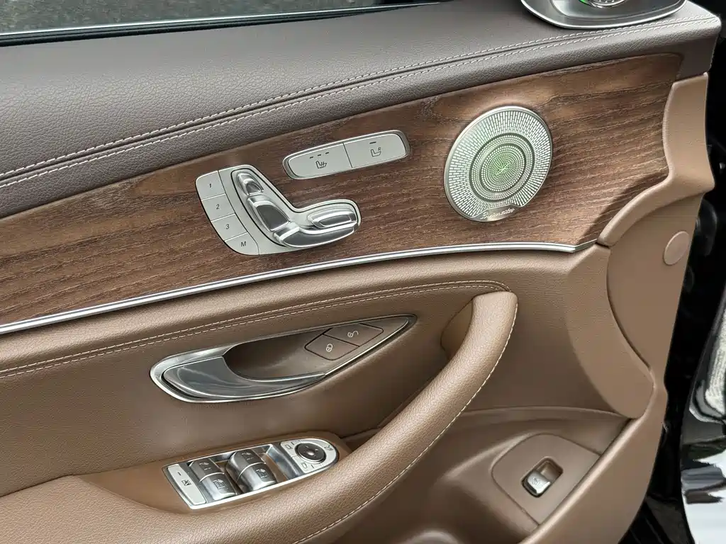 Mercedes-Benz E-Class 2023 — фото 6