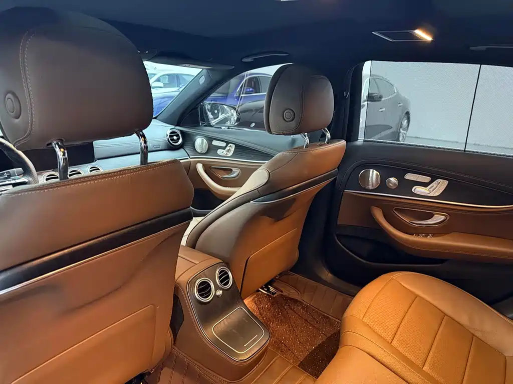 Mercedes-Benz E-Class 2023 — фото 8