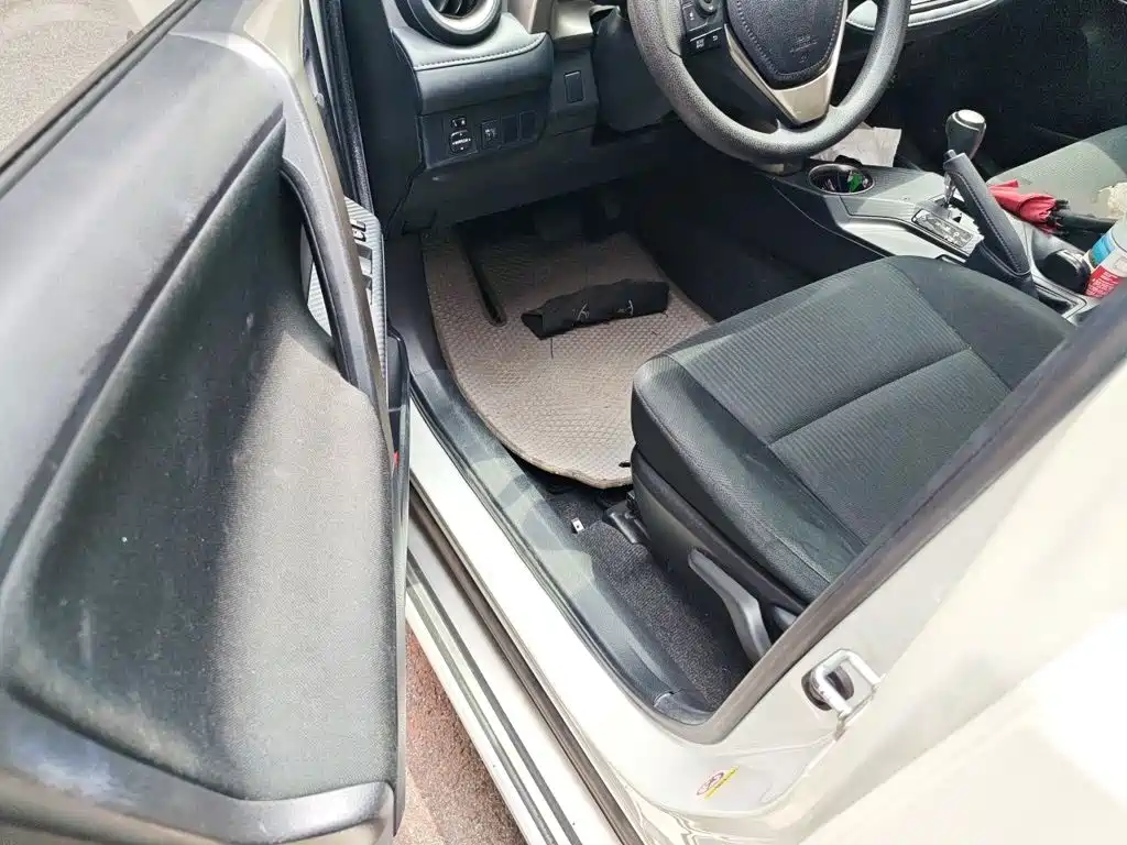 Toyota RAV4 2016 — фото 14