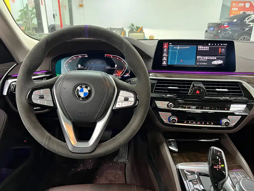 BMW 5 Series 2020 — фото 10