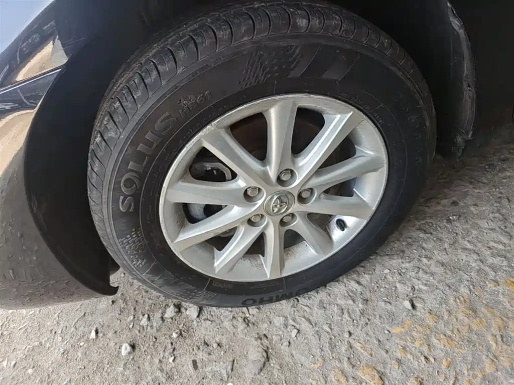 Toyota Camry 2015 — фото 23