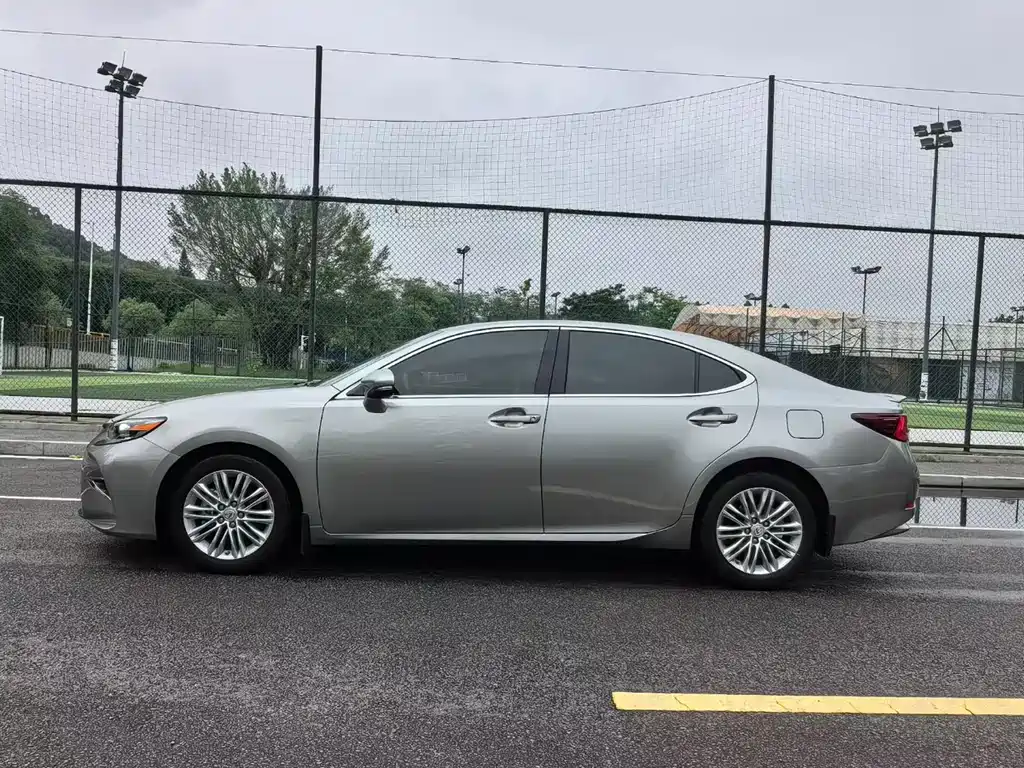 Lexus ES 2017 — фото 8