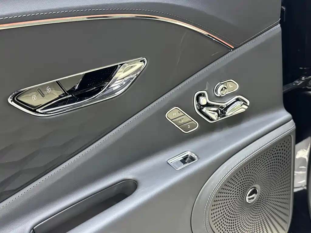 Bentley Flying Spur Plug-In Hybrid 2025 — фото 22