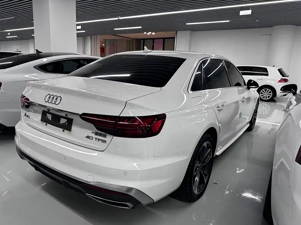 Audi A4L 2023 — фото 12