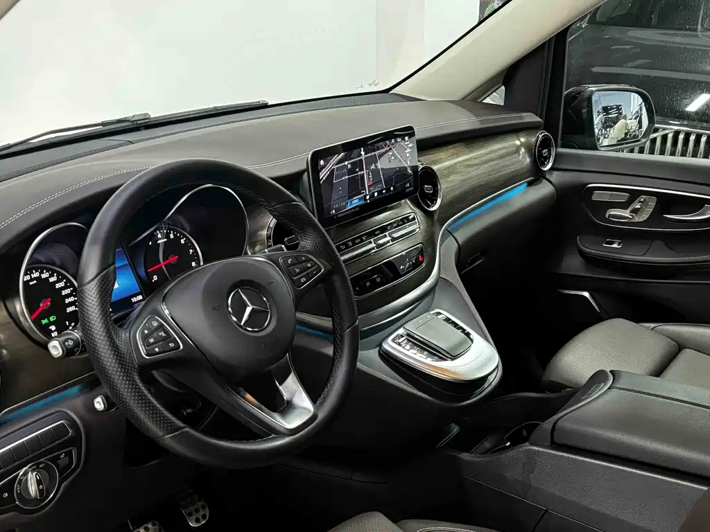 Mercedes-Benz V-Class 2023 — фото 9