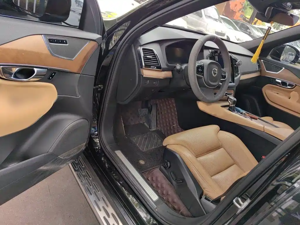 Volvo XC90 2017 — фото 14