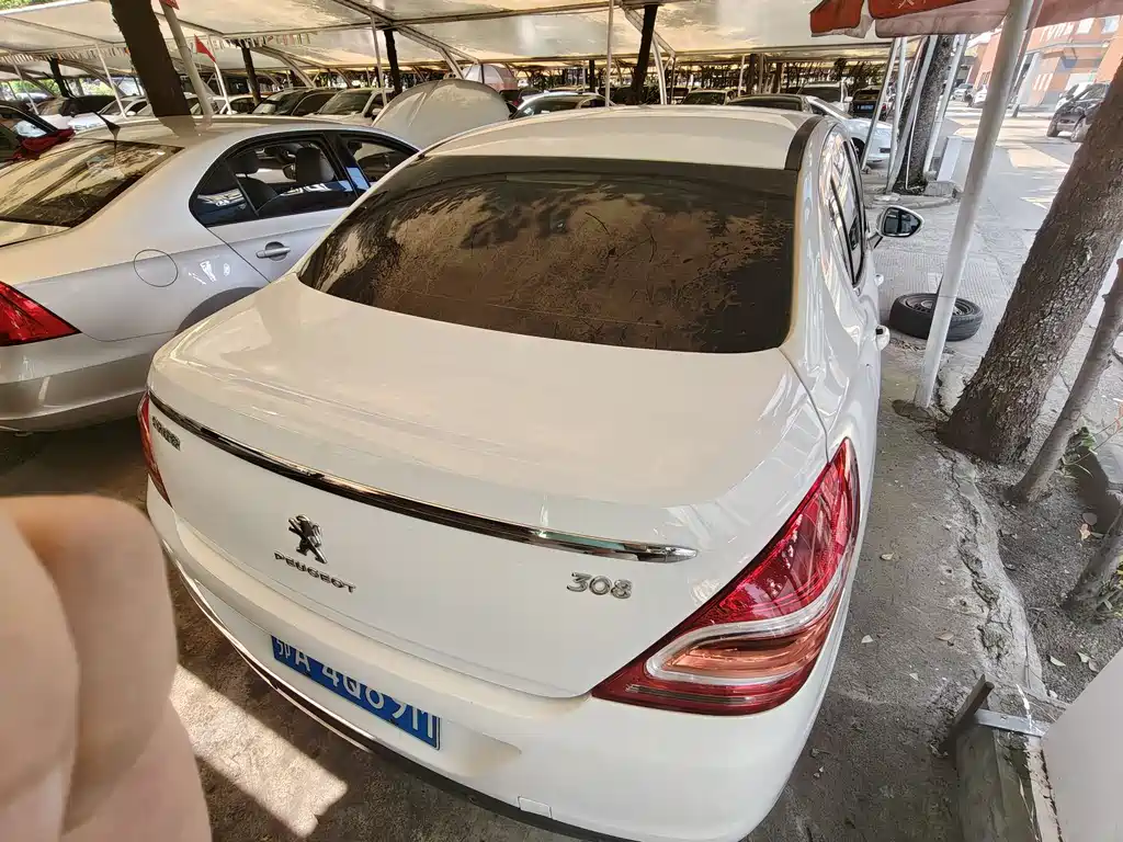 Peugeot 308 2014 — фото 11