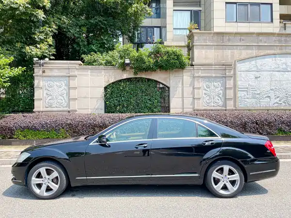 Mercedes-Benz S-Class 2010