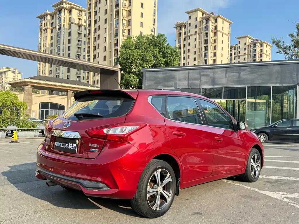 Nissan Tiida 2017 — фото 11