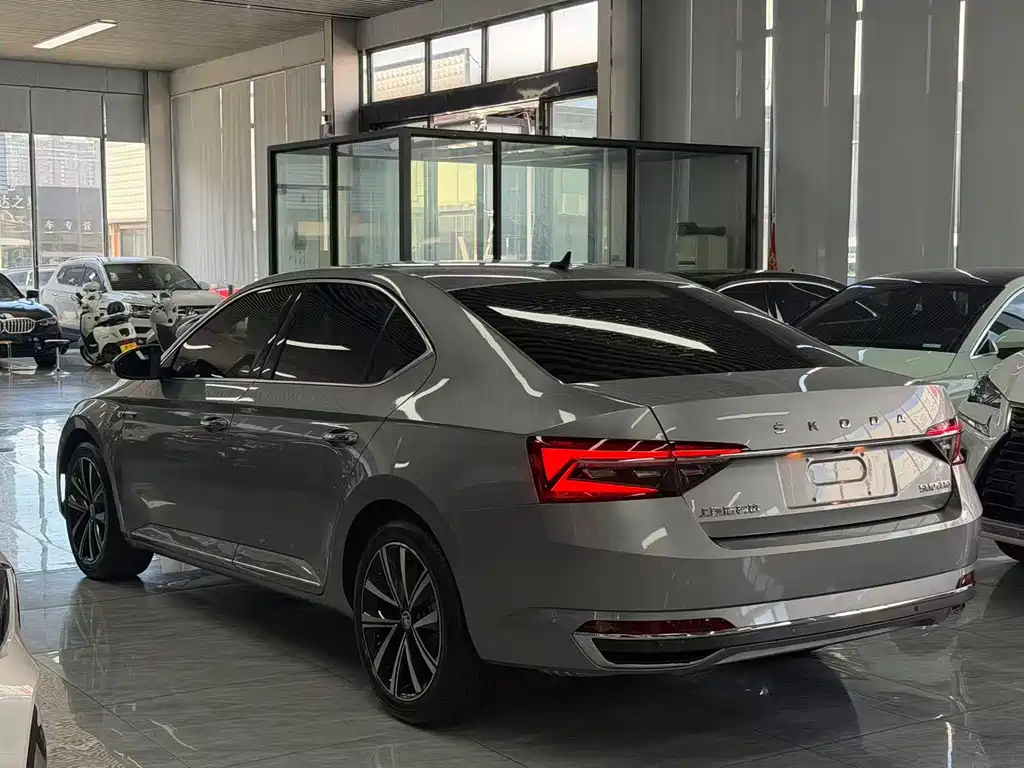 Skoda Superb 2023 — фото 12
