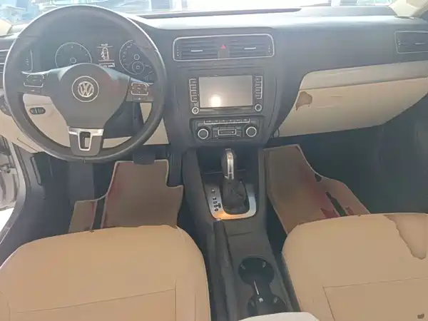 Volkswagen Sagitar 2015