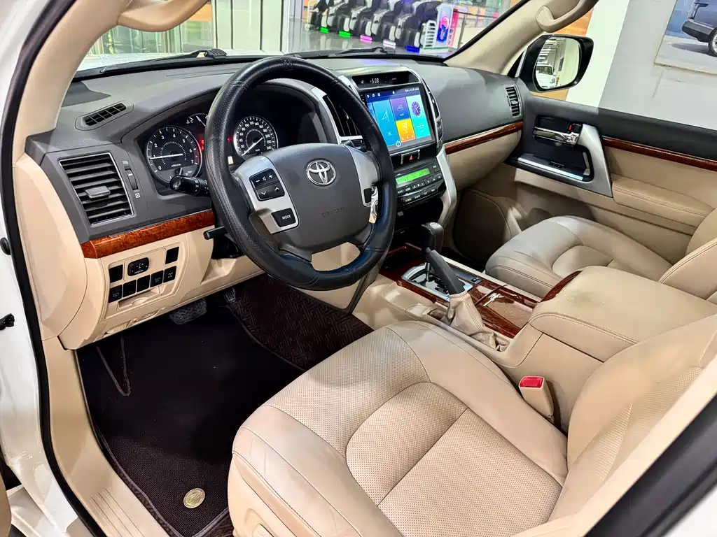Toyota Land Cruiser 2015 — фото 10
