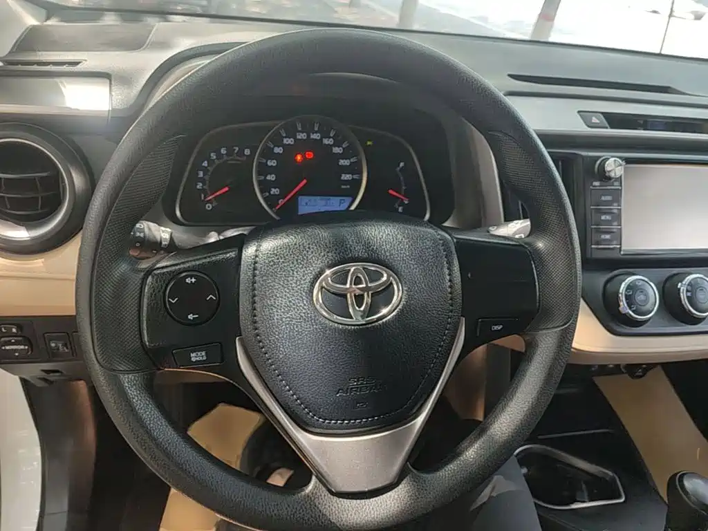 Toyota RAV4 2017 — фото 11