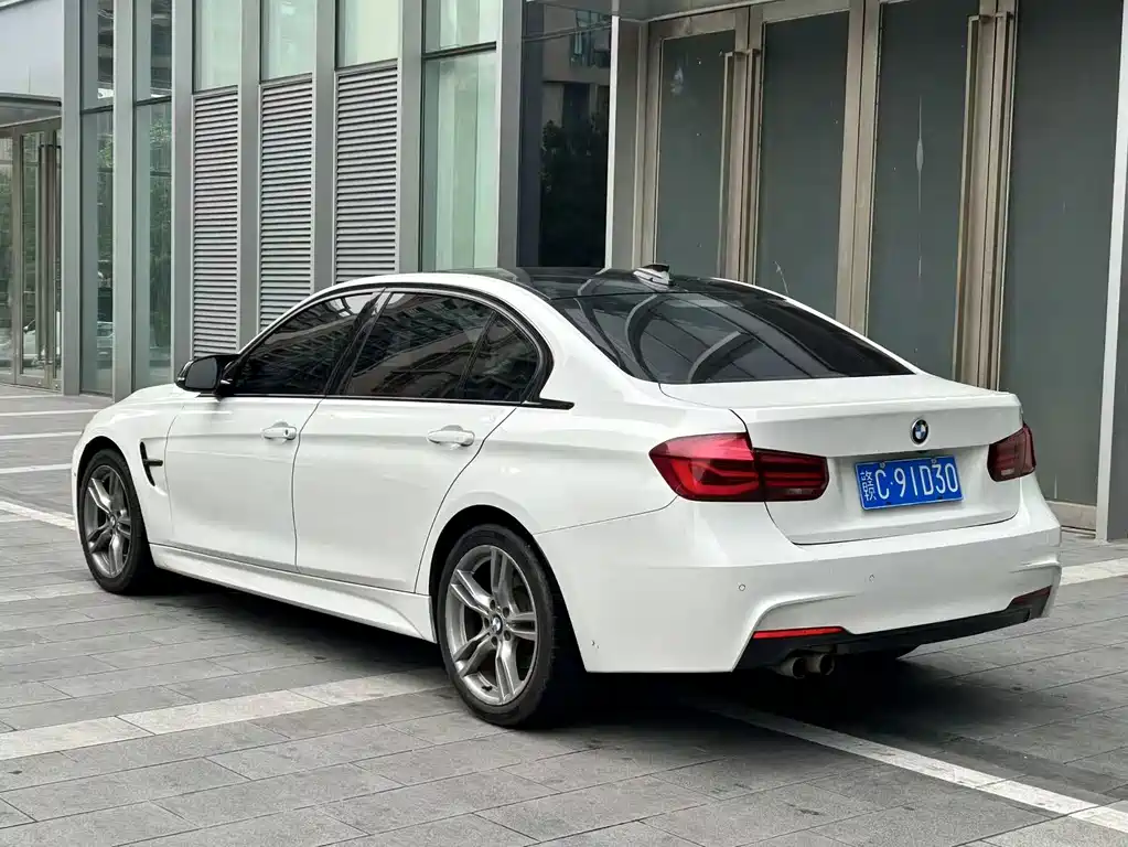 BMW 3 Series 2018 — фото 5