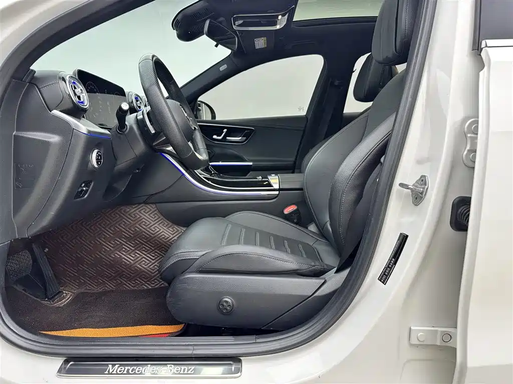Mercedes-Benz C-Class 2023 — фото 6