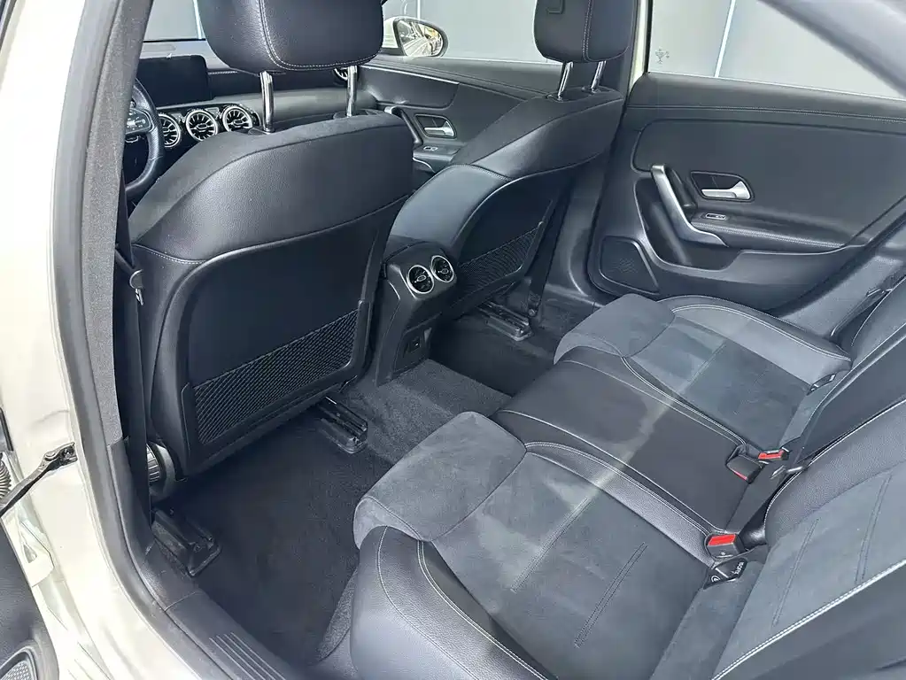 Mercedes-Benz A-Class 2023 — фото 10