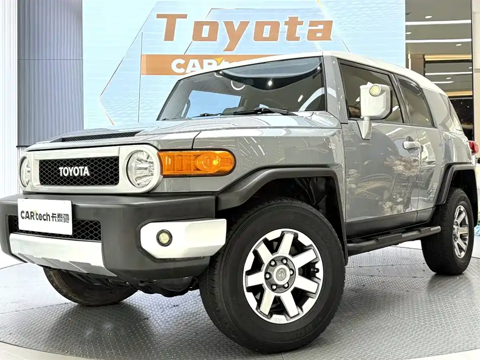 Toyota FJ Cruiser 2019 — фото 1