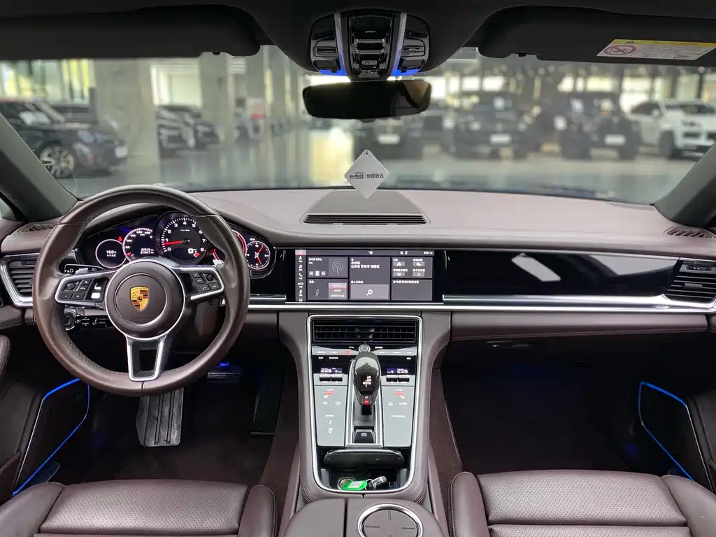 Porsche Panamera 2018 — фото 13