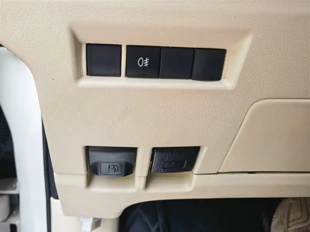 Toyota Hiace 2023 — фото 23