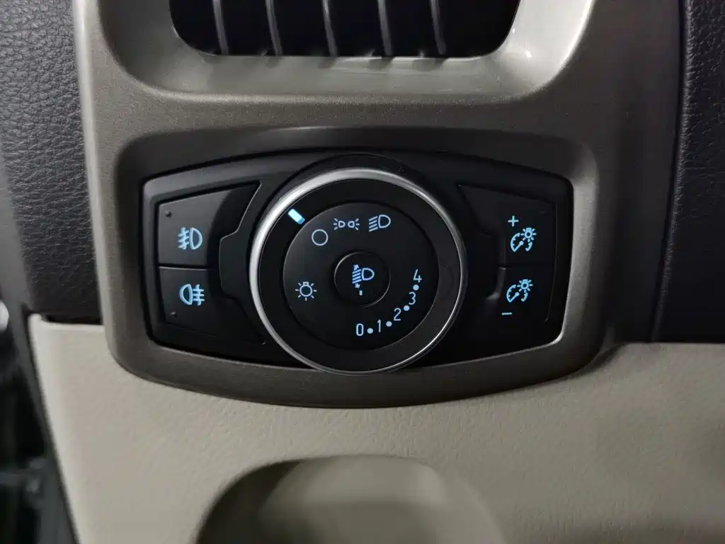 Ford Tourneo 2017 — фото 21