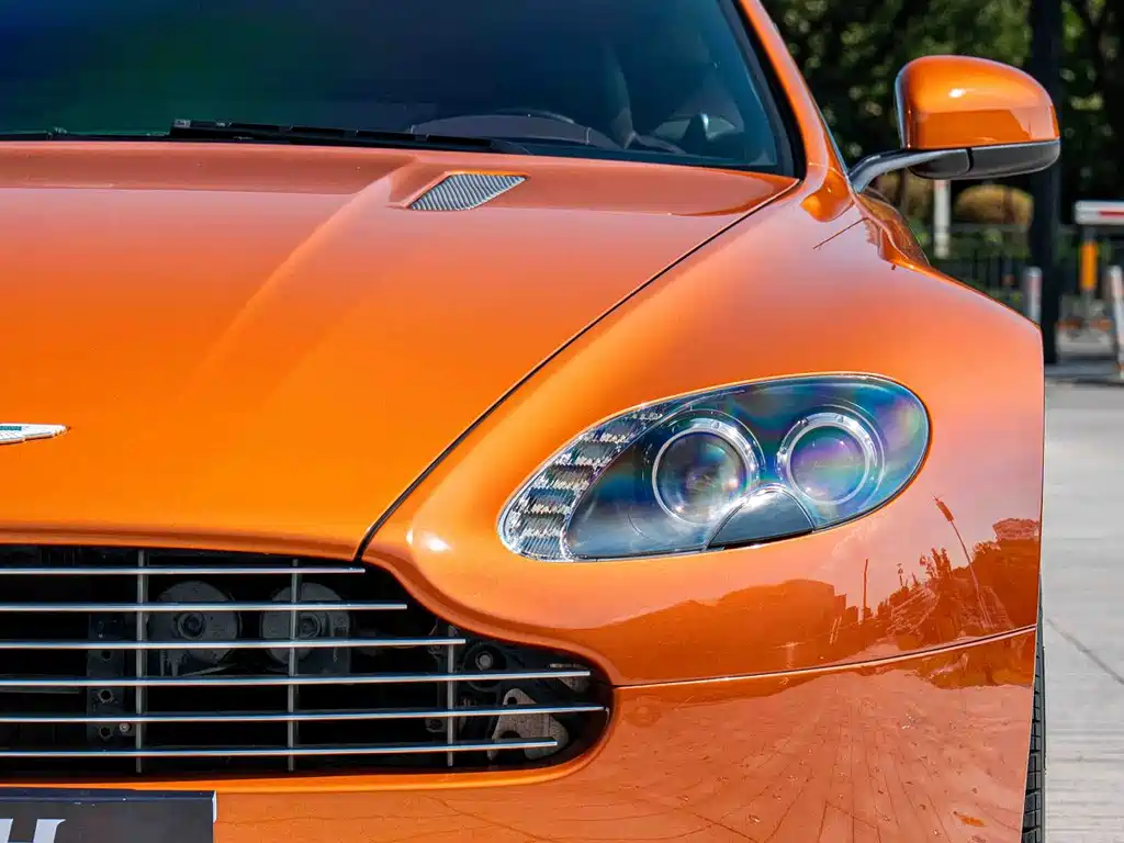 Aston Martin V8 Vantage 2014 — фото 3
