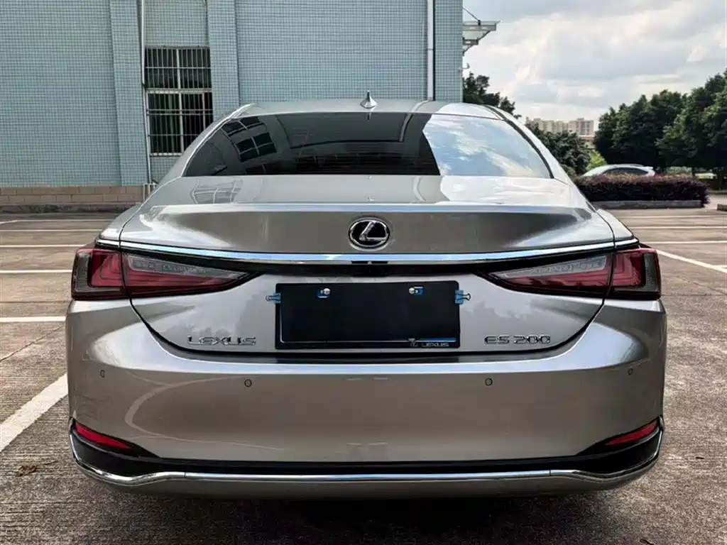 Lexus ES 2022 — фото 5
