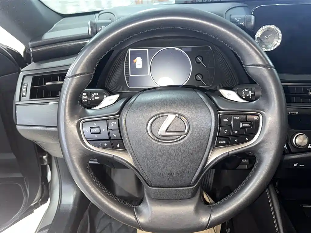 Lexus ES 2022 — фото 11