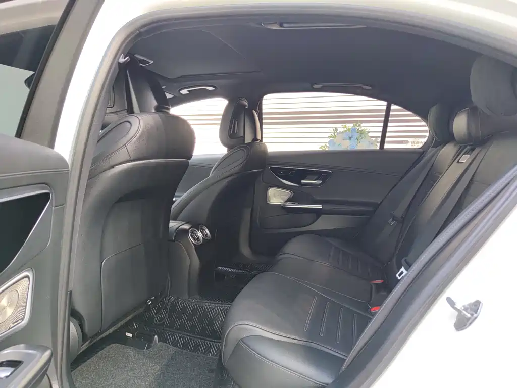 Mercedes-Benz C-Class 2024