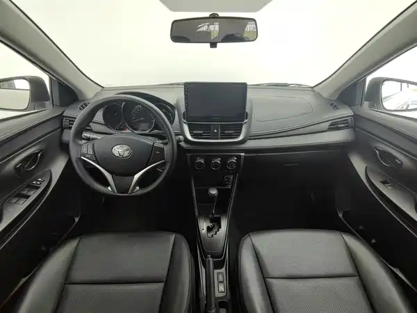 Toyota Yaris L 2022