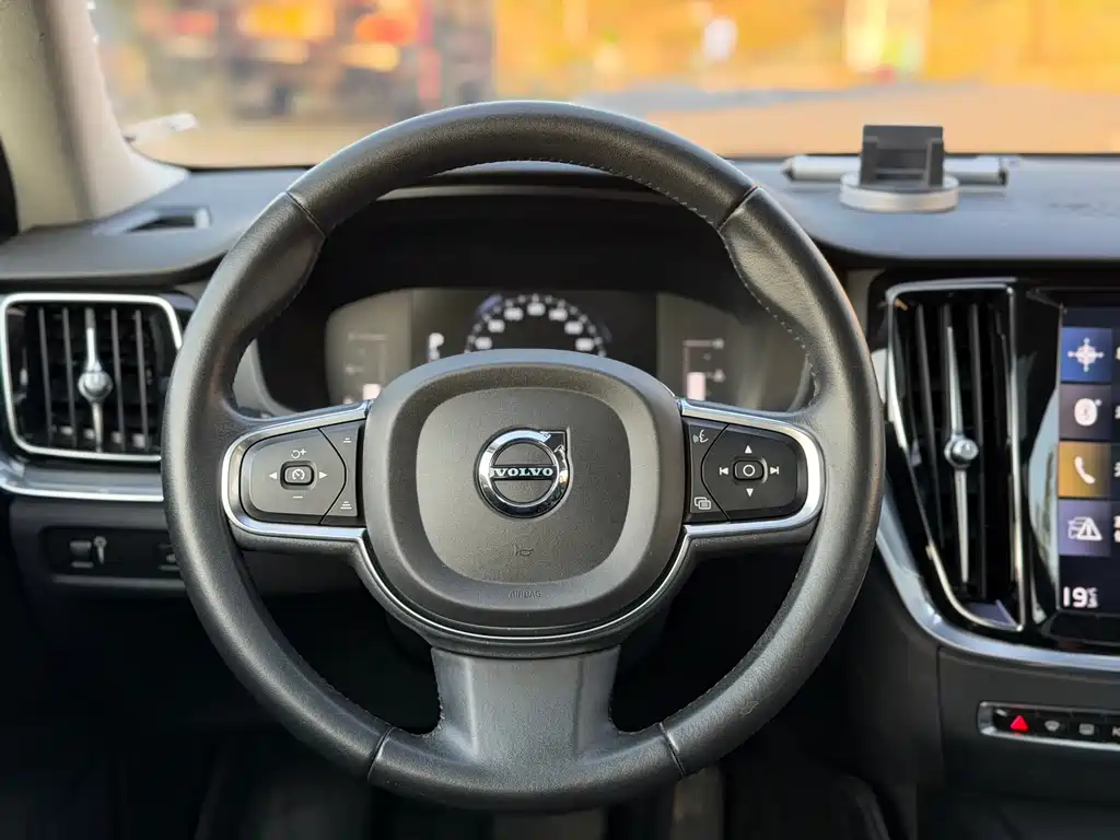 Volvo S60 2020 — фото 14