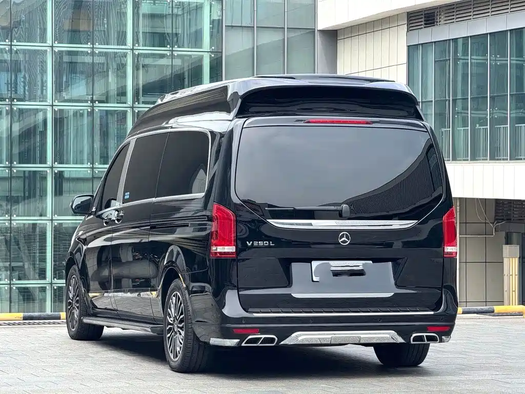Mercedes-Benz V-Class 2023 — фото 12