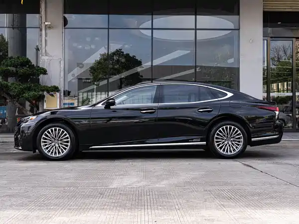 Lexus LS 2021