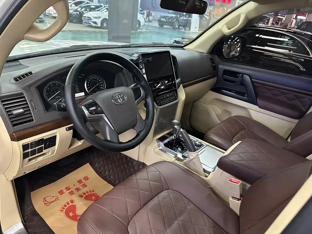 Toyota Land Cruiser 2018 — фото 7