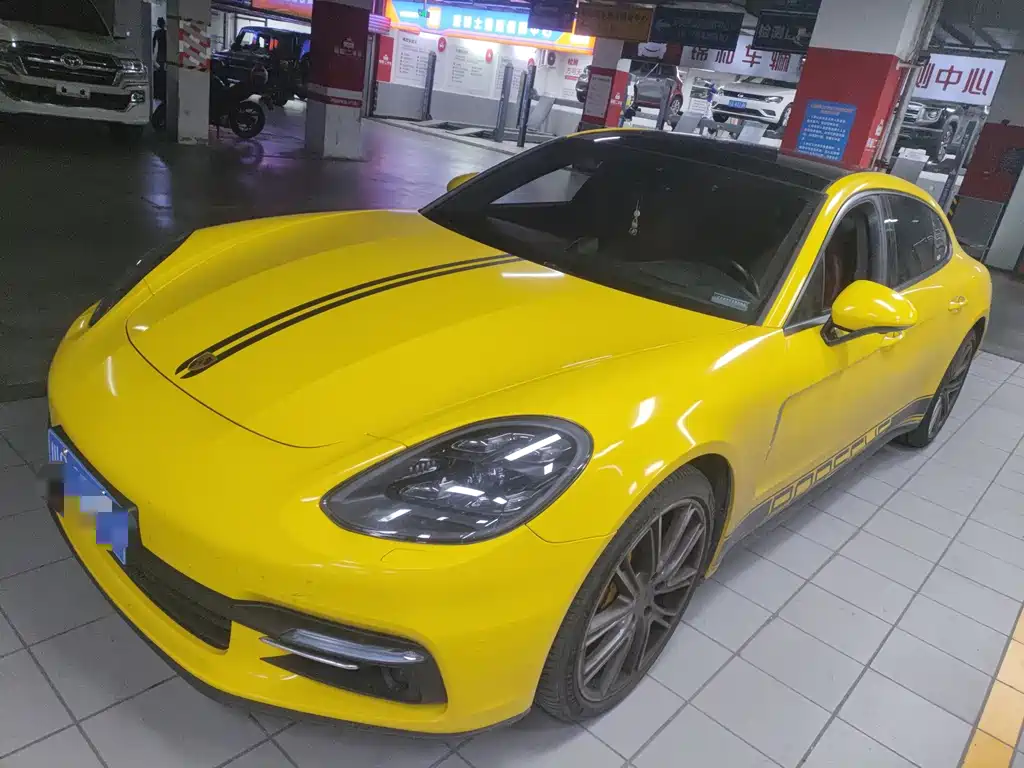Porsche Panamera 2019 — фото 1