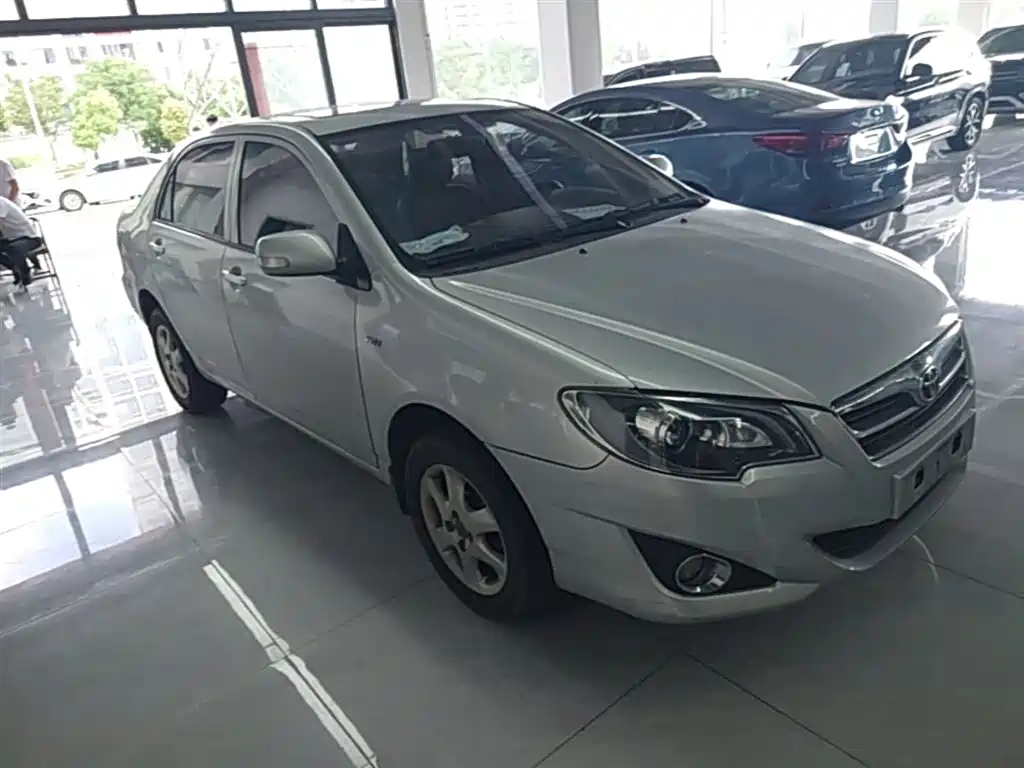 Toyota Corolla 2015 — фото 4
