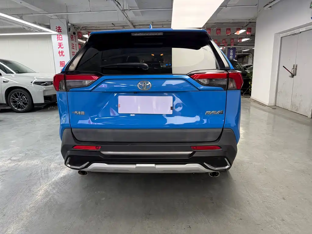 Toyota RAV4 2019 — фото 10