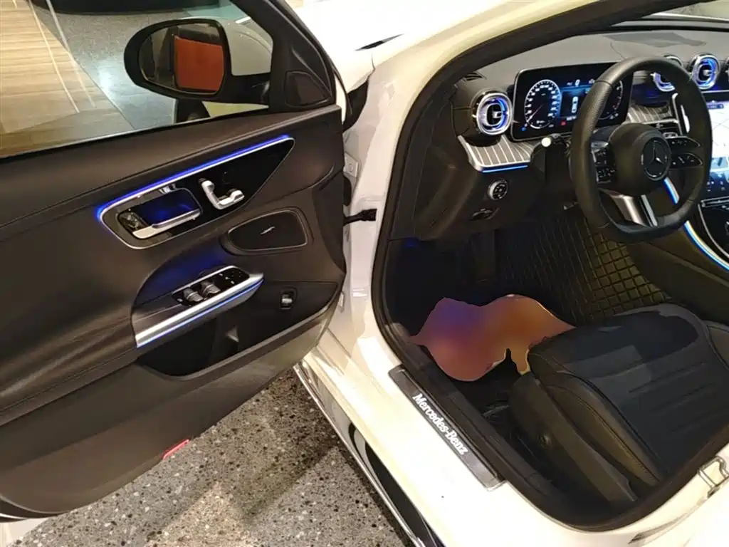 Mercedes-Benz C-Class 2023 — фото 15