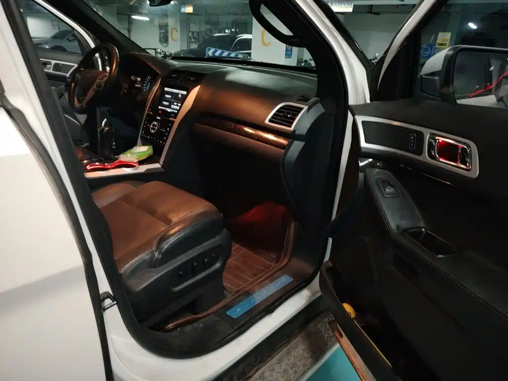 Ford Explorer 2015 — фото 21